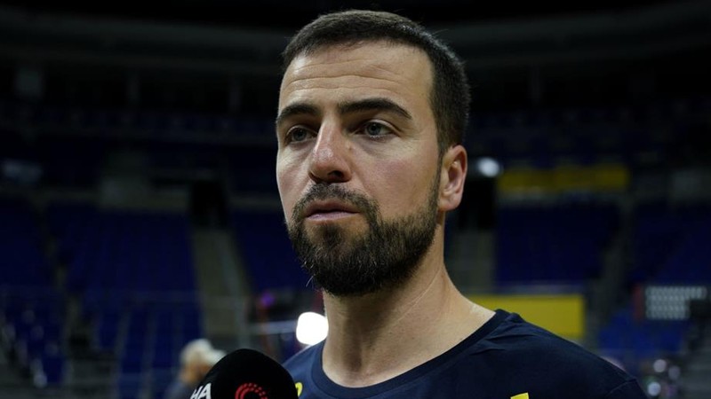 Melih Mahmutoğlu: Avrupa'nın en iyi basketbolunu oynayarak şampiyonluğu hak ettik