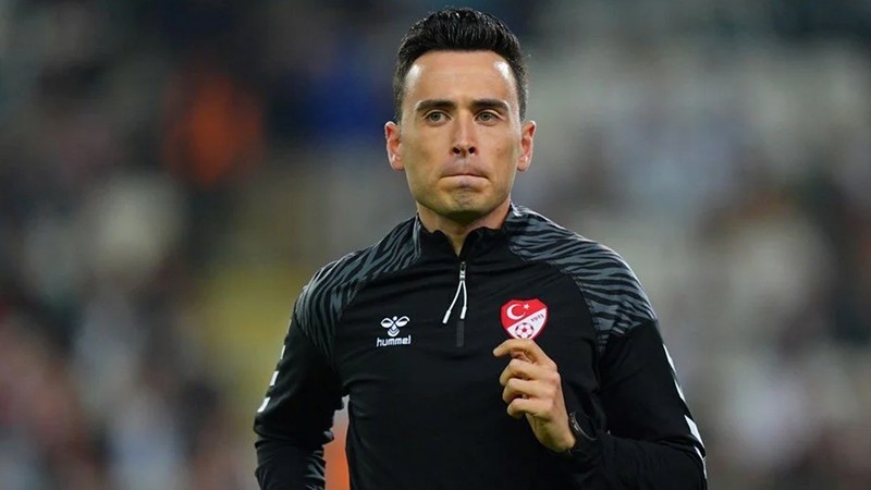 Süper Lig'de yarın oynanacak maçların hakemleri açıklandı