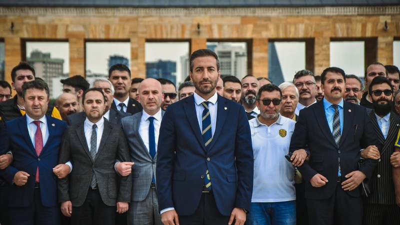 Ankaragücü'nde yeni yönetim Anıtkabir'i ziyaret etti
