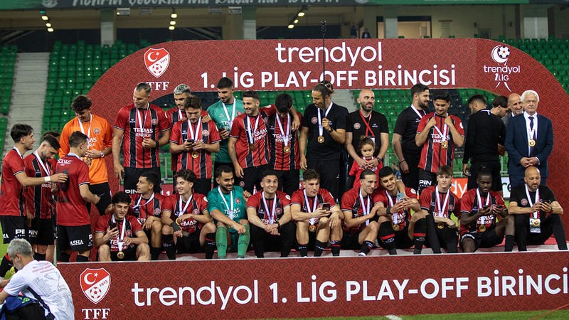 Fatih Karagümrük'ün Süper Lig hasreti bir sezon sürdü