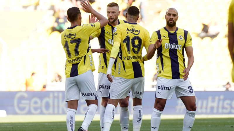 Kadıköy'de Ali Koç'a çağrı! "Üçü hariç hepsi gitsin"