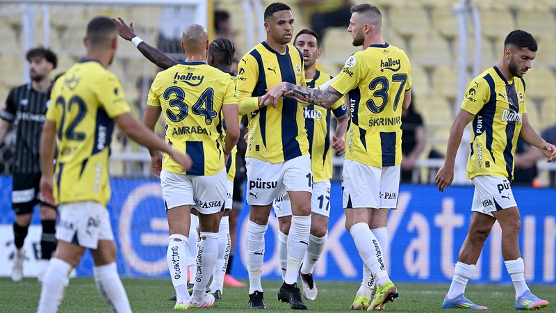 Taraftar 'Gitsin' dedi! Koç ve Mou'nun prensine 20 milyon euroluk teklif