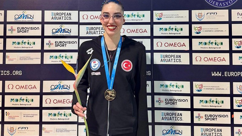 Milli yüzücü Selin Hürmeriç'ten Portekiz'deki kupada altın madalya