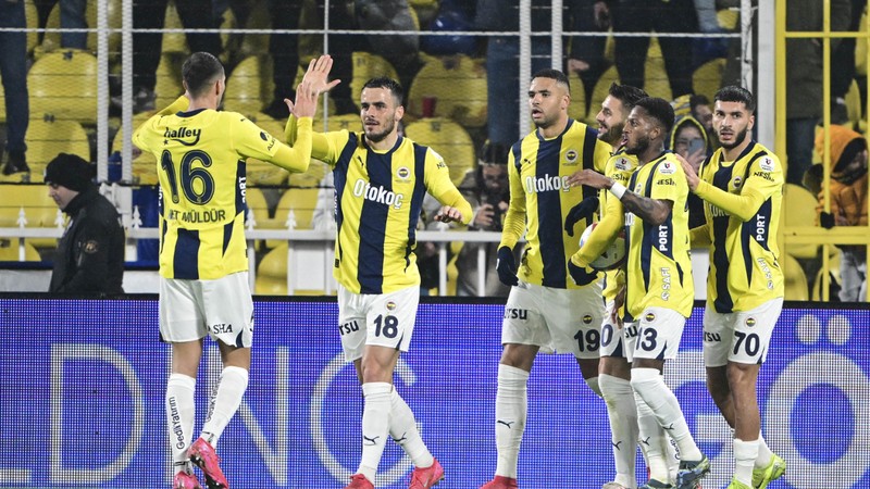 Fenerbahçe'de Dzeko'dan sonra En Nesyri ve Cenk Tosun'a da güle güle