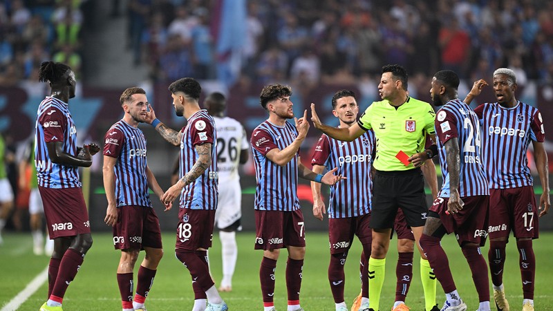 Trabzonspor'da Visca,  Lundstram ve Savic krizi!