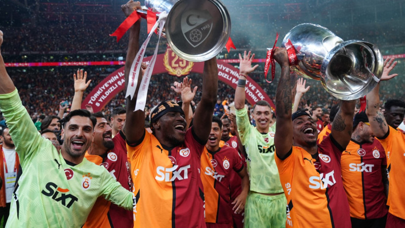 Osimhen teklifi kabul etti! Yıllık 30 milyon euronun üzerinde alacak