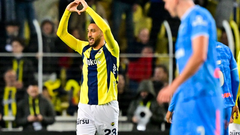 Fenerbahçe yönetimi Cenk Tosun'un ayrılığına onay verdi