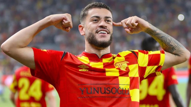 Romulo Malheiro'nun yanına gidiyor!