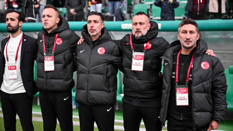 Sabri Sarıoğlu, 19 Yaş Altı Milli Futbol Takımı'ndaki görevinden ayrıldı