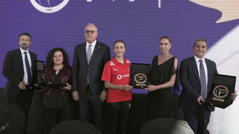 Türkiye Voleybol Federasyonu yeni sponsorunu duyurdu! Simge Aköz de katıldı