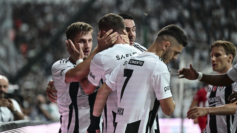 Rashica 'Beşiktaş'la 2 yıl daha sözleşmem var' dedi