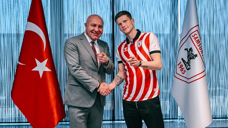 Samsunspor, İzlandalı sol bek Logi Tomasson ile sözleşme imzaladı