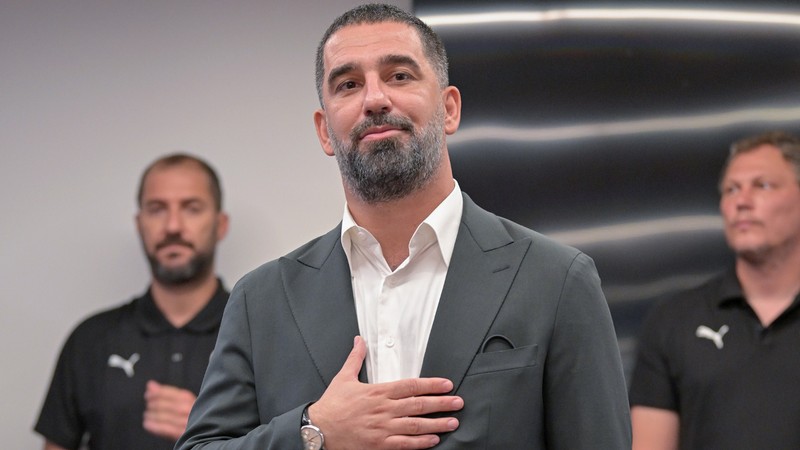 Arda Turan, Shakhtar Donetsk yönetimindeki ilk antrenmanına çıktı