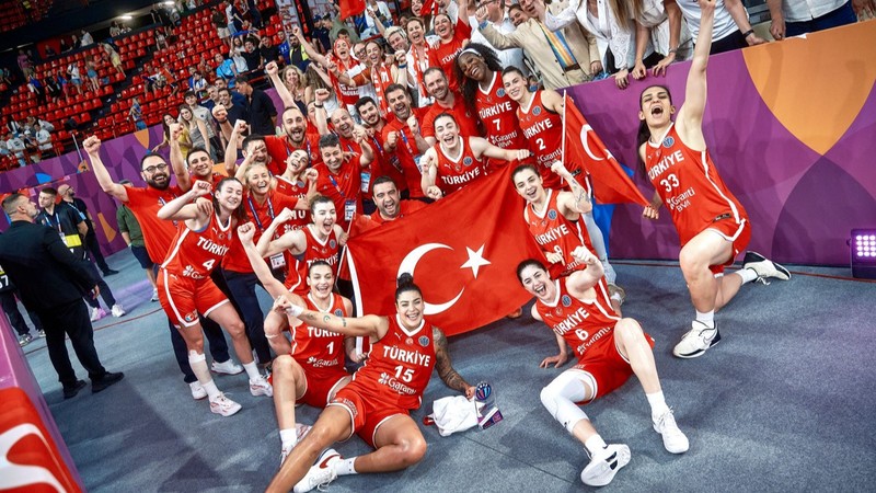 FIBA Kadınlar EuroBasket'te Türkiye maçında seyirci rekoru kırıldı