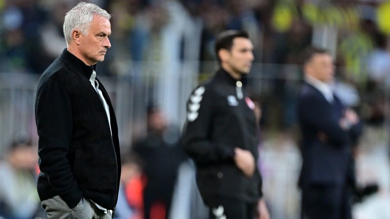 Jose Mourinho ile İsmail Yüksek arasında 'forma' pazarlığı! 'Ya oynatırsın ya da ayrılırım'