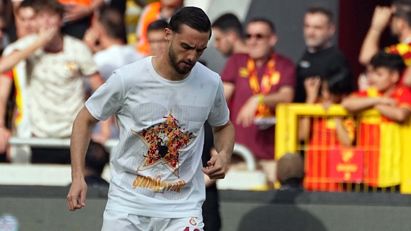 Berkan Kutlu ya Galatasaray'da kalıp yedek oturacak ya da Selçuk İnan'ın yanına gidip ilk 11 oynayacak