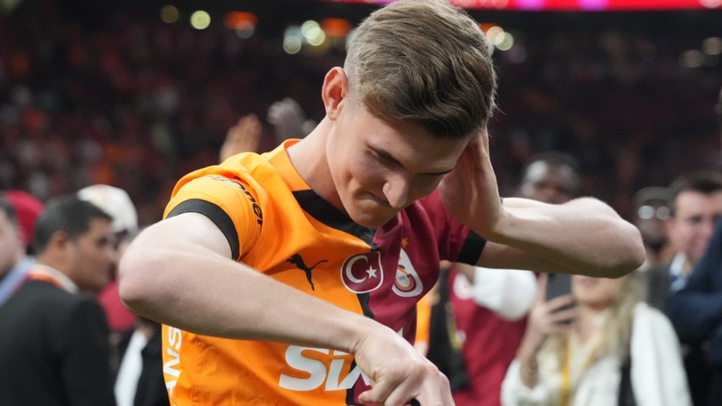 Galatasaray Elias Jelert'i Wolfsburg'a gönderiyor