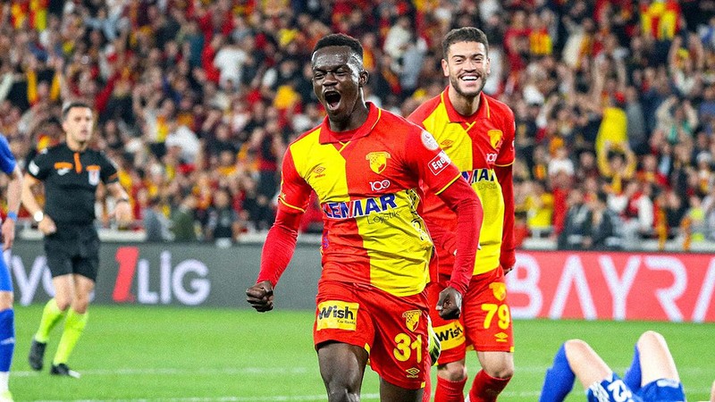 Göztepe'de Dennis transferde Anderlecht'in radarında