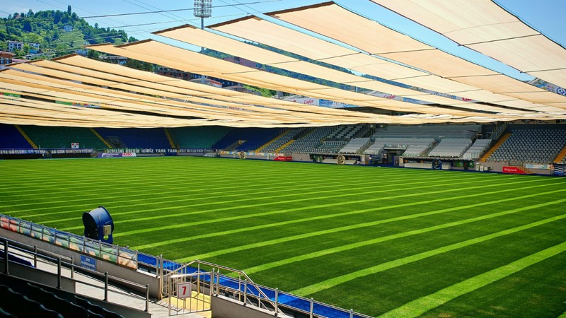 Rizespor, Çaykur Didi Stadı'nın çimlerini böyle koruyor
