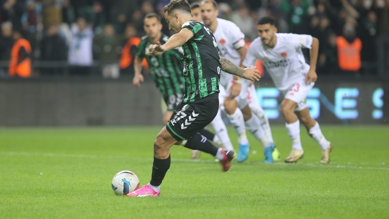 Oğulcan Çağlayan Kocaelispor'da kaldı!