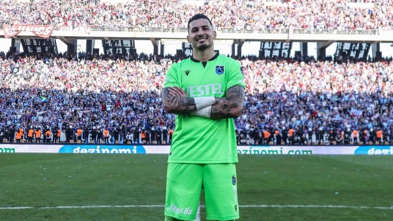 Uğurcan Çakır'dan transfer iddialarına şampiyonluk kupalı yanıt