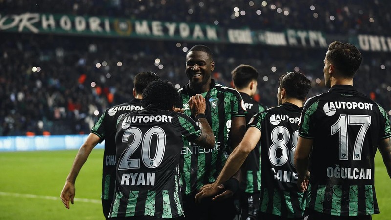 Kocaelispor'da üç ayrılık birden