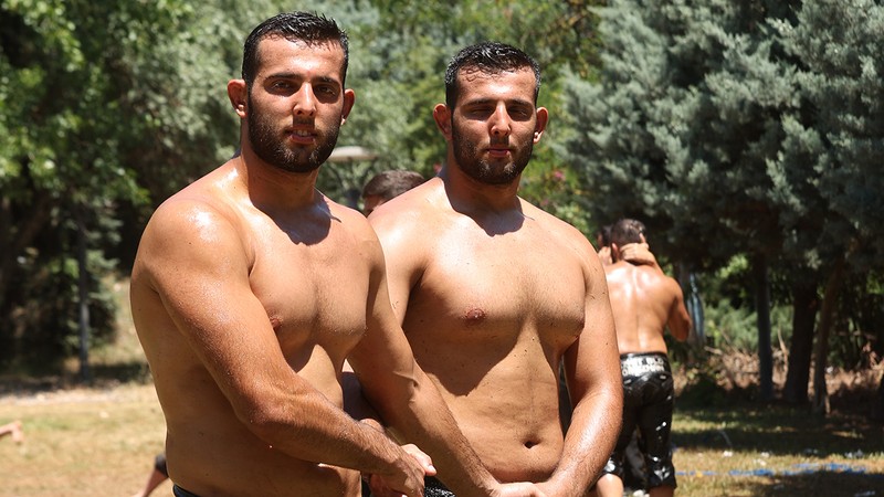 Yağlı güreşin ikiz pehlivanları, Kırkpınar'da aynı boyda kol bağlayacak