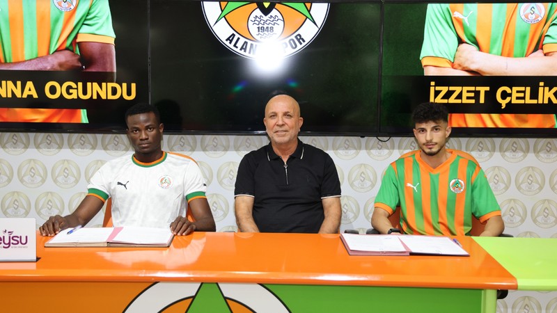 Alanyaspor, kadrosuna kattığı 2 oyuncu için imza töreni düzenledi