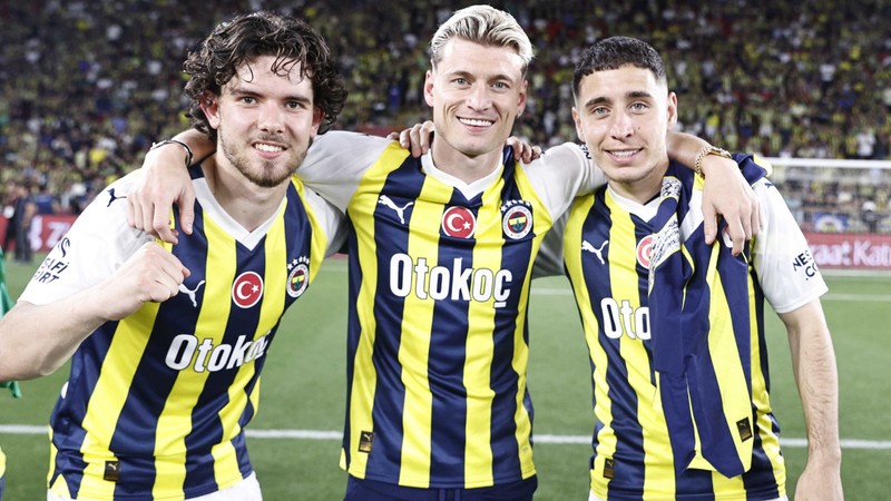 Alioski: Fenerbahçe Mourinho'yu getirince herkes şampiyon olacağını zannetti ama Süper Lig çok zor