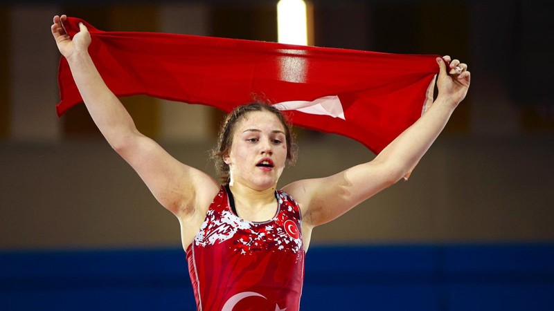 Milli güreşçi Beyza Nur Akkuş, 20 yaş altında Avrupa şampiyonu oldu