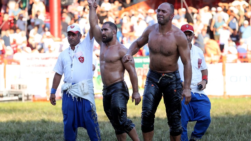 664. Tarihi Kırkpınar Yağlı Güreşleri'nde favori pehlivanlardan Ali Gürbüz elendi