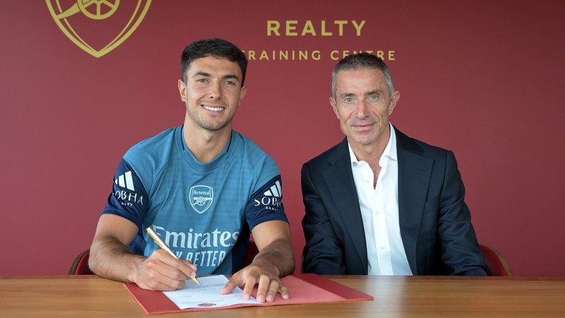 Arsenal, İspanyol futbolcu Martin Zubimendi'yi kadrosuna kattı