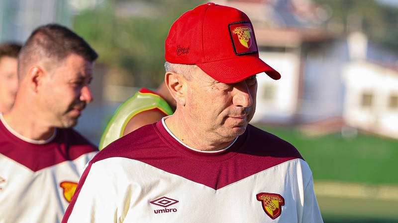 Göztepe Teknik Direktörü Stoilov: Hedefimiz genç transfer yapmak