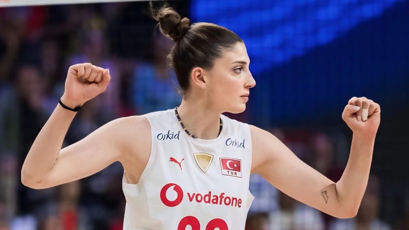İlkin Aydın milli takım kampında sakatlandı