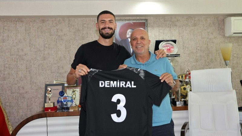 Merih Demiral'dan eski takımı Alanyaspor'a ziyaret