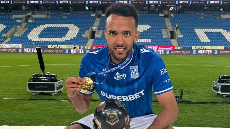 Trabzonspor, İsveçli stoper Alex Douglas'ı gündemine aldı