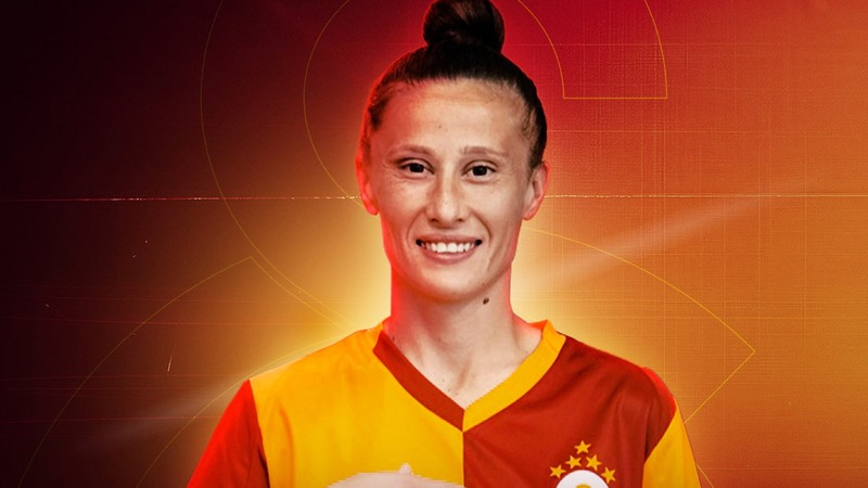 Galatasaray'da Ebru Topçu imzayı attı