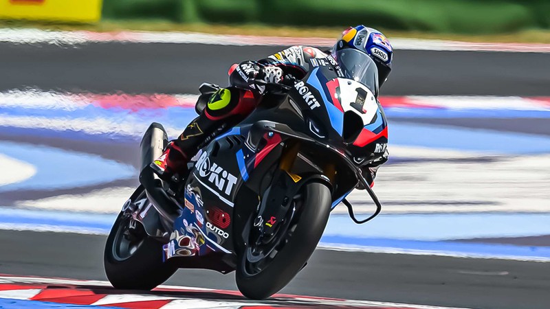 Toprak Razgatlıoğlu, Donington Park'ta piste çıkıyor