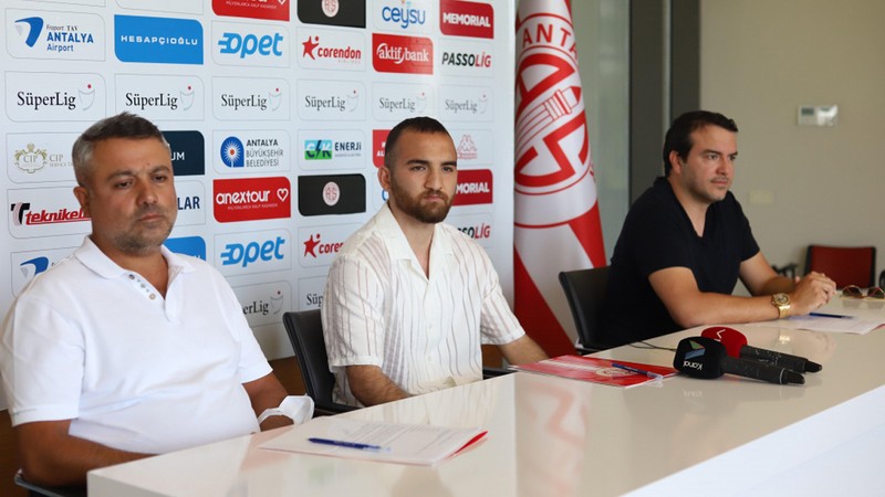 Erkan Eyibil resmen Elazığspor'a imza attı