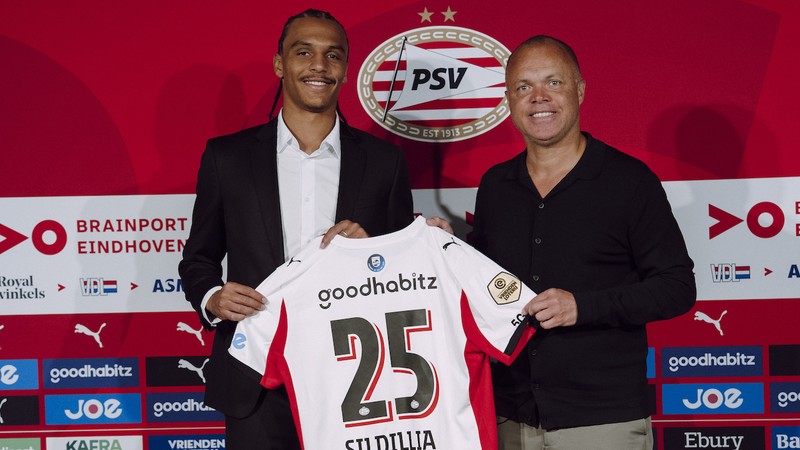 PSV, 23 yaşındaki Fransız sağ bek Kiliann Sildillia'yı transfer etti