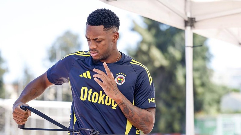 Fenerbahçe'de Jhon Duran ilk idmanına çıktı