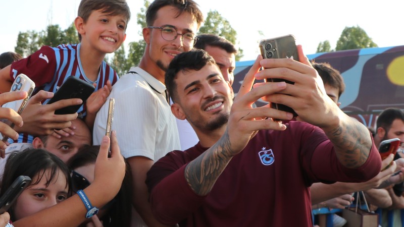 Trabzonspor'da futbolcular ile taraftarla bir araya geldi