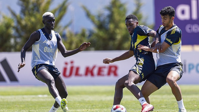 Fenerbahçe, Portekiz'de hazırlıklarını sürdürüyor