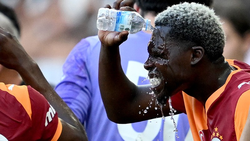 Galatasaray'da Derrick Köhn kafaları karıştırdı! Sol bekte...