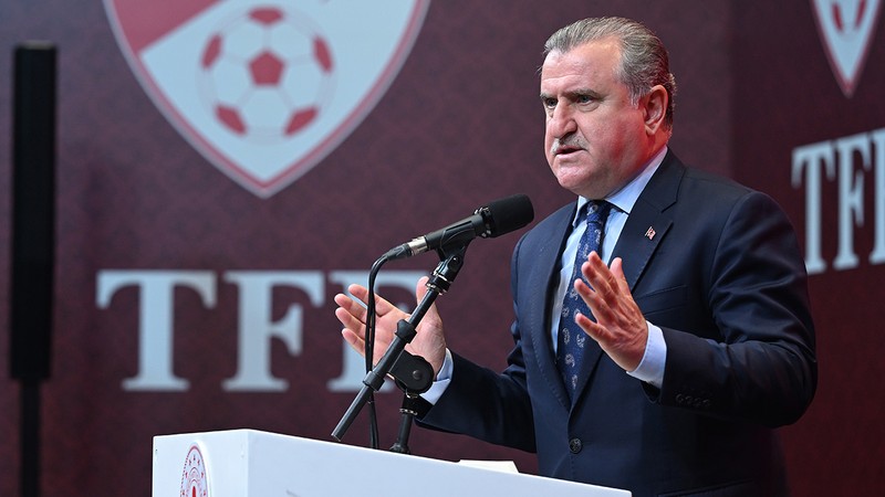 Gençlik ve Spor Bakanı Osman Aşkın Bak'tan deplasman tribünü açıklaması