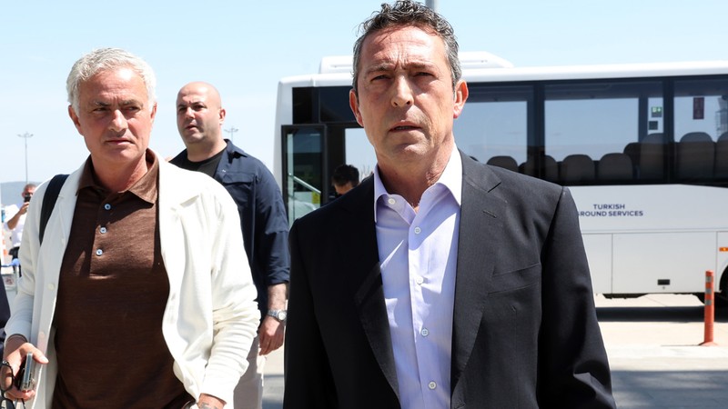 Ali Koç'la Jose Mourinho arasında kritik zirve! Masada tam 11 futbolcu var