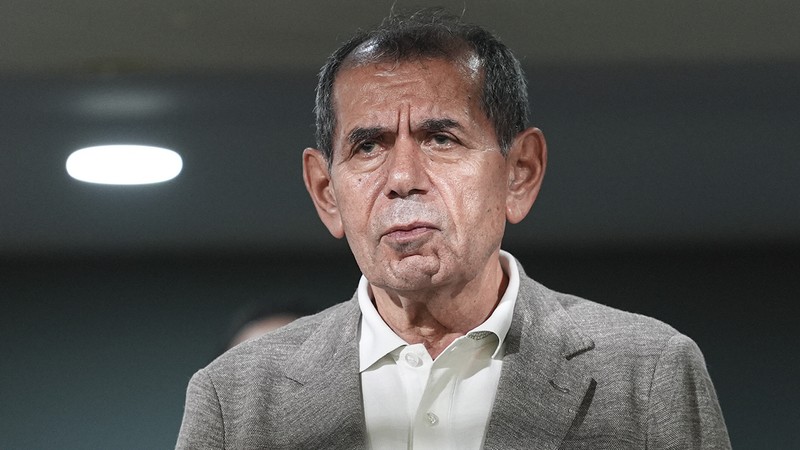 Dursun Özbek, Divan Kurulu'nda müjdeleri üst üste sıraladı: Galatasaray'ın geleceğini kurtaracağız