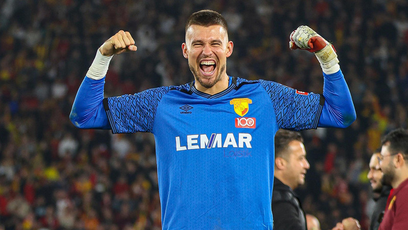 Göztepe kaleci Mateusz Lis'le yola devam ediyor