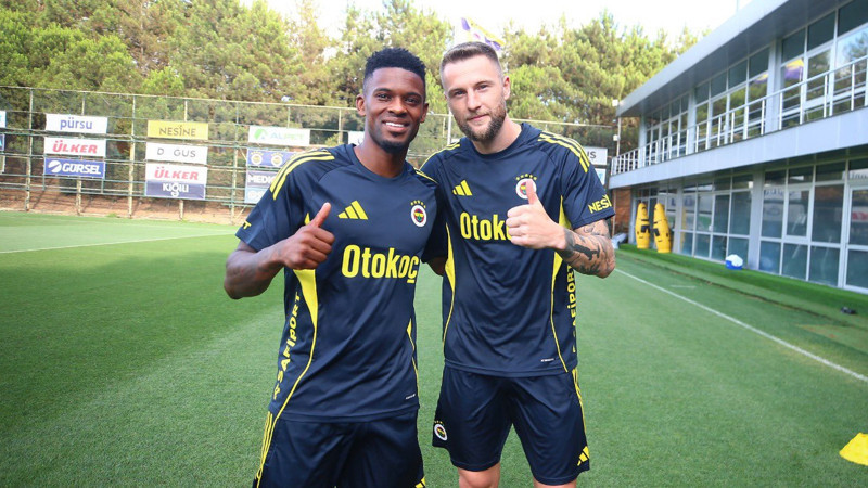 Fenerbahçe'de iki yeni transferin lisansları çıkarıldı