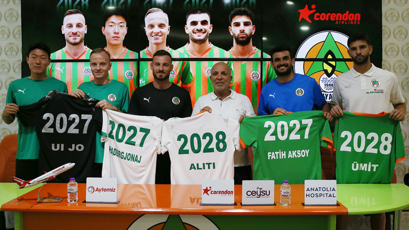 Alanyaspor'da 5 futbolcunun sözleşmesi uzatıldı